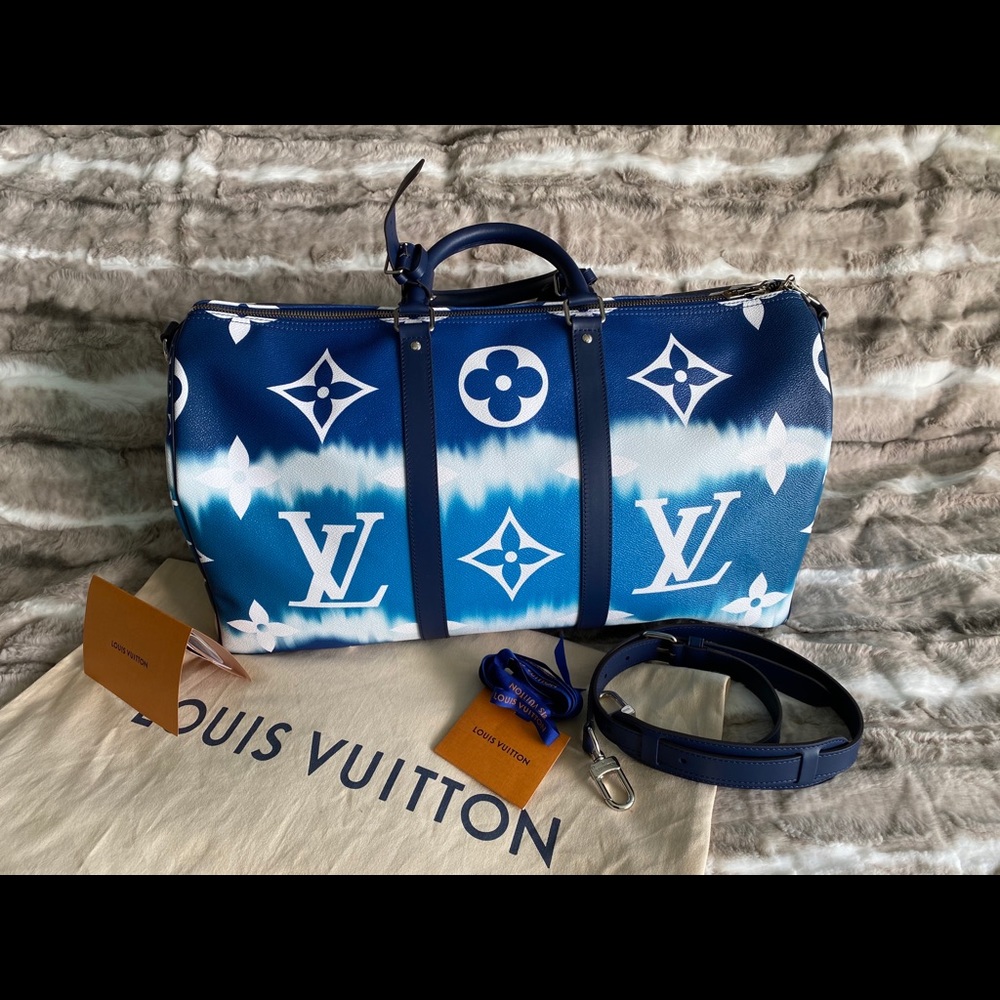 FIRM Price- NWT- LV Escale Collection SS20